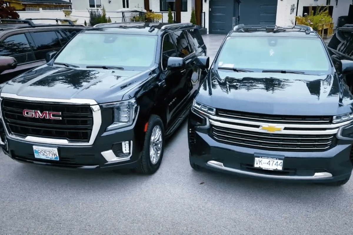 Book Luxury Car Service Vancouver BC for Professional Travel
