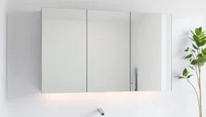 Präsentation des sonni Spiegelschrank mit stilvollem Design und integrierter Beleuchtung.